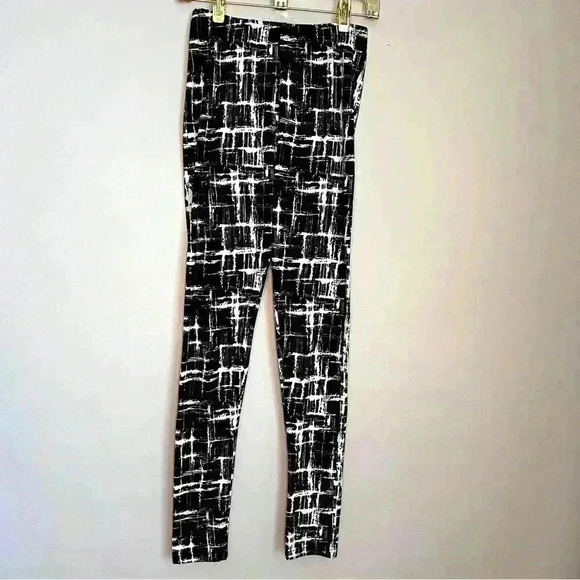 Gold Medal International Blk & Wht Pattern Leggings, Size S, EUC - Picture 1 of 5